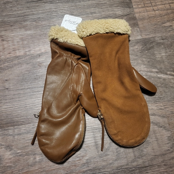 FREE PEOPLE x CAROLINA AMATO Shearling Zipper Mittens NWT - Picture 4 of 10